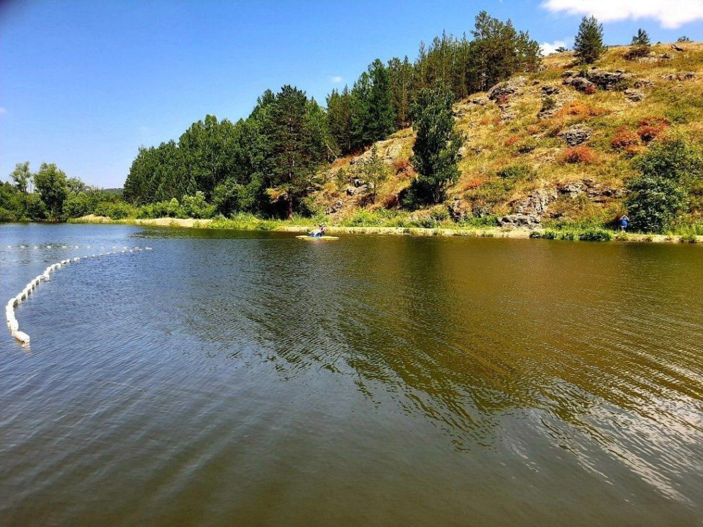 Где искупаться в Абзаково: лучший пляж 